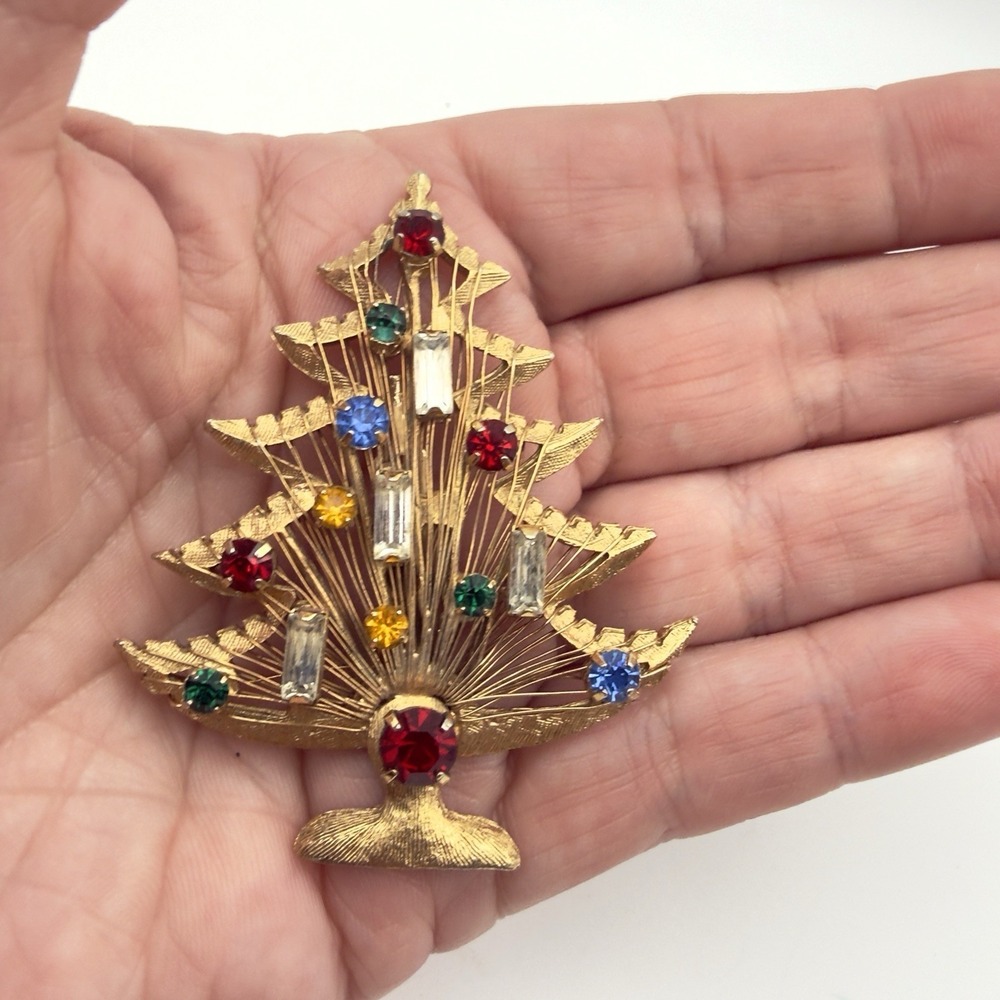 Vintage Gold Tone Multi Color Rhinestone Christmas Tree Brooch Pin Mid Century - Picture 7 of 9